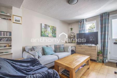 2 bedroom end of terrace house to rent - Photo 3