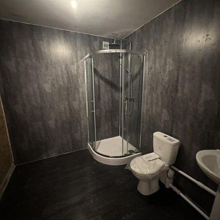 5 bedroom flat to rent - Photo 4