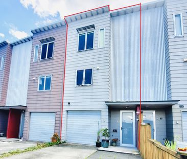 Convenient Glen Eden Living – 3 Bed Townhouse with Garage - Photo 3