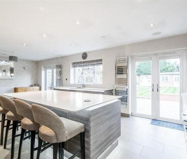 5 bedroom semi-detached house to rent - Photo 2