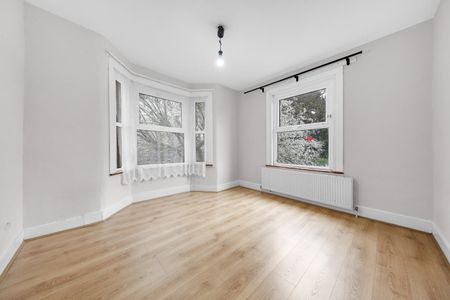 4 Bed Semi-Detached House, Winns Avenue, E17 - Photo 2