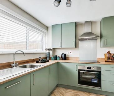 3 bedroom end of terrace house to rent - Photo 2