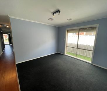 36 Grampians Way, Caroline Springs VIC 3023 - Photo 4