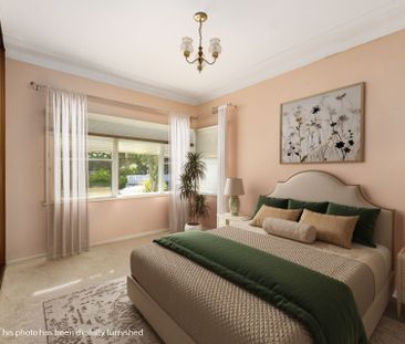 North-Facing Sanctuary Home Freshly White Walls Painted. - Photo 3