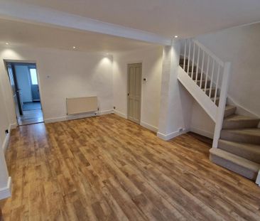 3 bedroom semi-detached house to rent - Photo 3