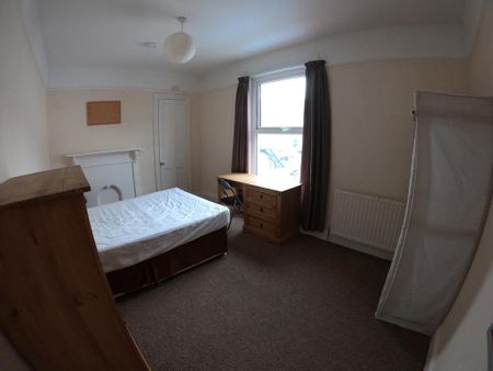 4 bedroom apartment to rent - Photo 2