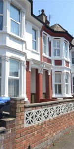 1 bedroom in a house share to rent - Photo 4