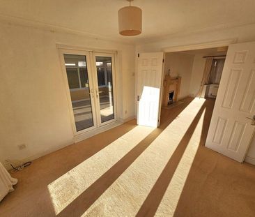 4 bedroom detached house to rent - Photo 3