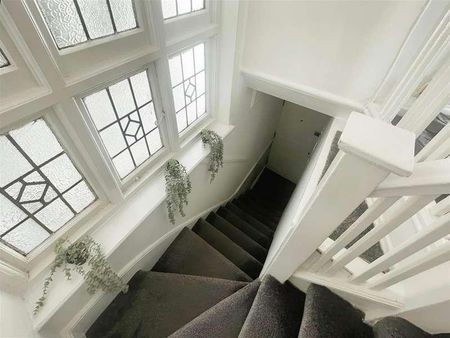 Golders Manor Drive, Golders Green, London, NW11 - Photo 2