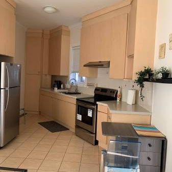 Bright and Spacious 2 bed 1 bath furnished suite, ground level - Photo 3