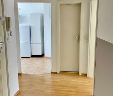 *RICHTIG TOLLE WOHNUNG MIT DESIGN-PARKETT, BALKON u. EBK* - Foto 1