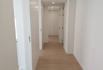 Fantástico Apartamento T2 para Arrendamento na Amadora