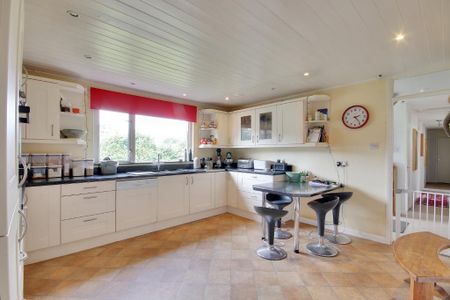 4 bedroom detached house to rent - Photo 4