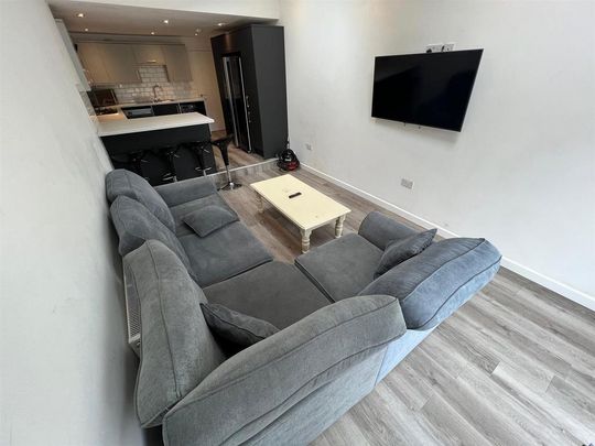 4 bedroom terraced house to rent - Photo 1