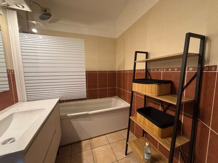 Location Appartement 2 pièces 44m² LES ABYMES 97139 - Photo 4