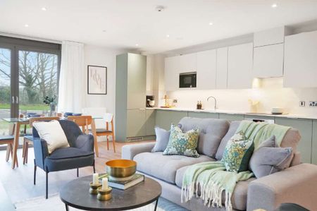 The Oakgate, KT22 7RZ, Surrey - Photo 2