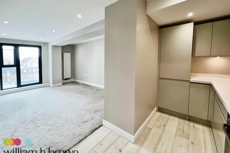 Victoria Avenue, SOUTHEND-ON-SEA - Photo 2