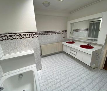 Verzorgd appartement op de eerste verdieping met twee slaapkamers e... - Foto 6