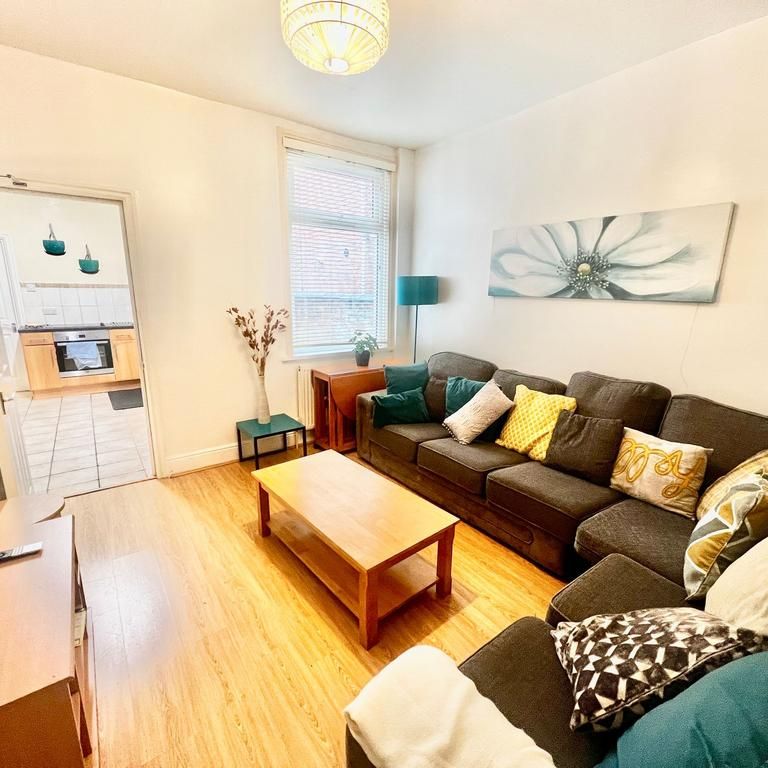 1 bedroom in a house share to rent - Photo 1