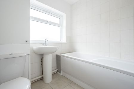 2 bedroom flat to rent, Available unfurnished from 14/10/2024 - Photo 4