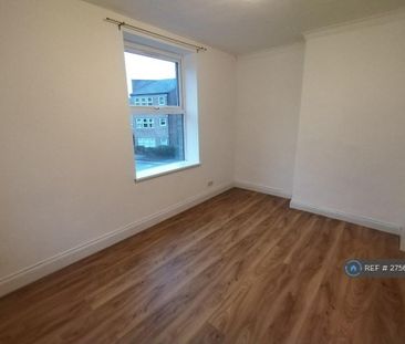 3 bedroom end of terrace house to rent - Photo 4