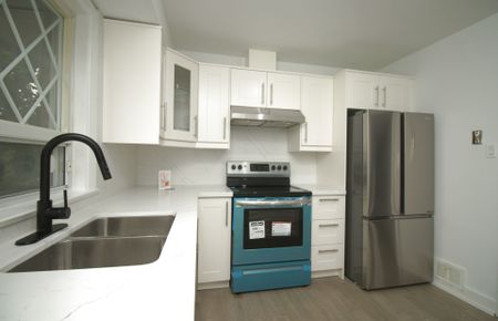 For Lease - 61 Lewiston Road, Toronto, Ontario - Photo 4