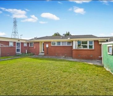 4 Bedroom house in Silverdale - Photo 2