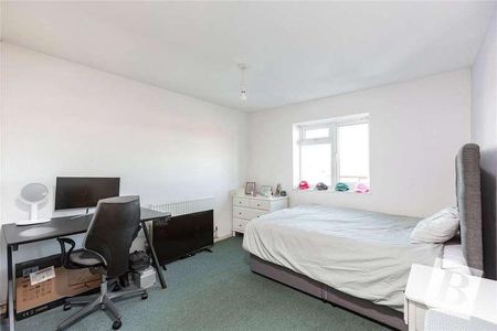 Alderney Gardens, Wickford, Essex, SS11 - Photo 5