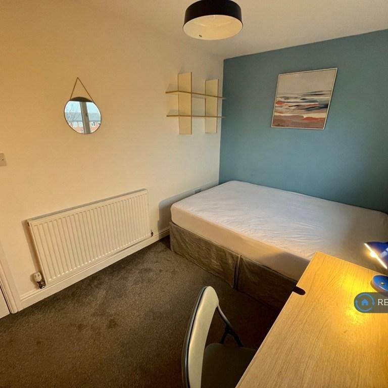 1 bedroom in a house share to rent - Photo 1