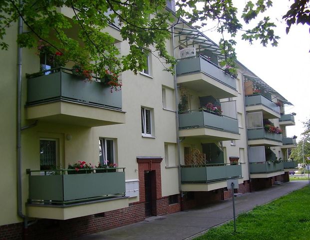 Balkonwohnung mit Tageslichtbad und guter Anbindung an den ÖPNV - Foto 1