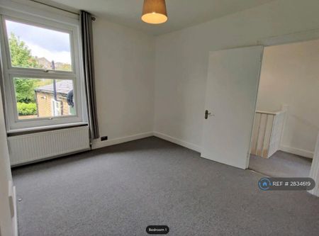 2 bedroom flat to rent - Photo 3