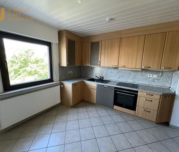 Frisch renovierte 3 Zimmer DG-Wohnung mit EBK und Gartennutzung – i... - Foto 1