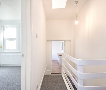 Flat to rent - Lakedale Road, London, SE18 - Photo 4