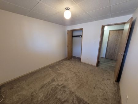2 Beds & 1 Bath Apartment Style Property In Lakeview Area - Photo 5