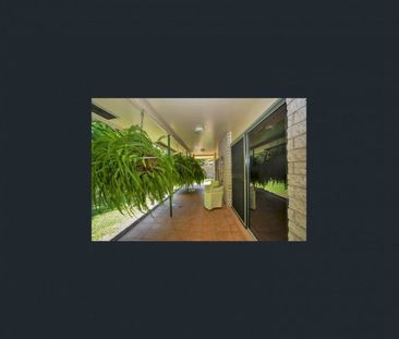 LARGE FAMILY HOME ON 1,730 SQM WITH STUNNING GARDENS â MINUTES TO... - Photo 6