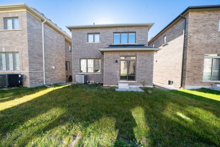 For Lease - 6 Northrop UPPER Avenue, Clarington, Ontario - Photo 2