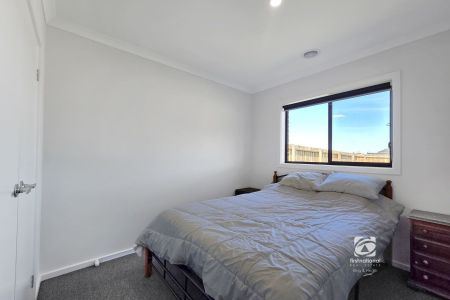 MODERN FAMILY HOME! - Photo 5