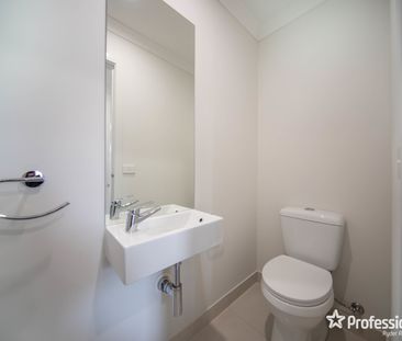 18 Dawson St, Thornhill Park VIC 3335 - Photo 1