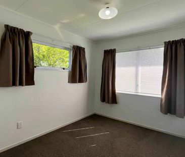 Tidy & Secure Home, Handy to Everything - Photo 5