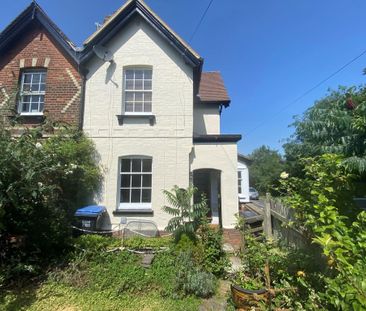 2 bedroom end of terrace house to rent - Photo 1