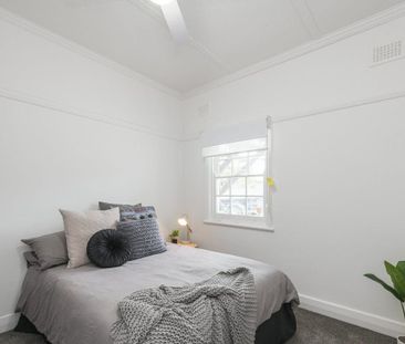 Stylish, Sunlit Living in a Prime Mayfield Location - Photo 3