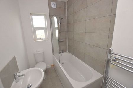 3 Bedroom Terraced House - Photo 5