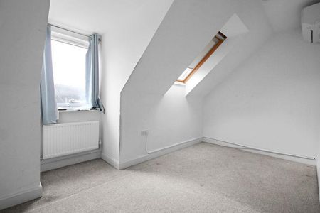 4 bedroom end of terrace house to rent - Photo 3