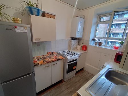 1 bedroom in a flat share to rent - Photo 4