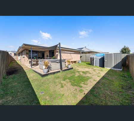 17 Whitewood Way, Cotswold Hills, Qld 4350 - Photo 3