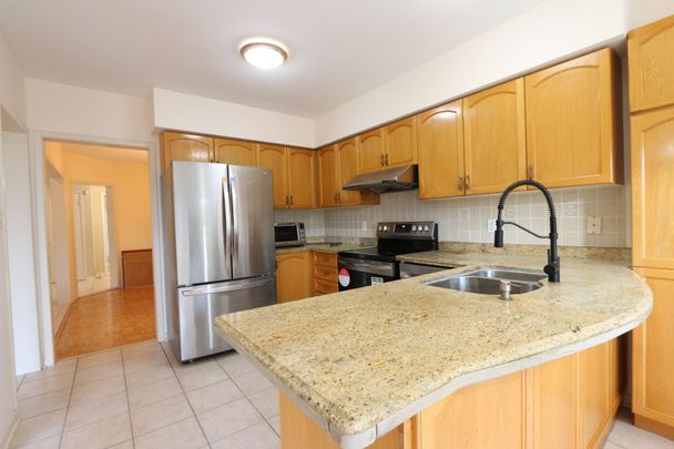 For Lease - 49 Falling River Drive Unit# Upper, Richmond Hill, Ontario - Photo 1