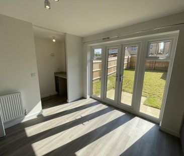 3 bedroom semi-detached house to rent - Photo 2