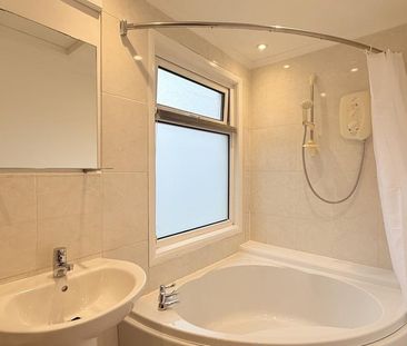 3 bedroom end of terrace house to rent - Photo 3