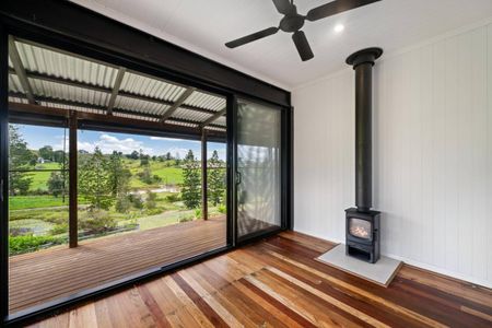Charming Countryside Retreat - Photo 3