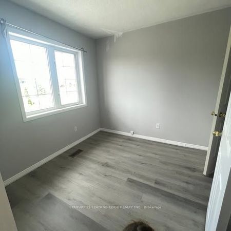 For Lease - 497 Nottingham Crescent, Oshawa, Ontario - Photo 3